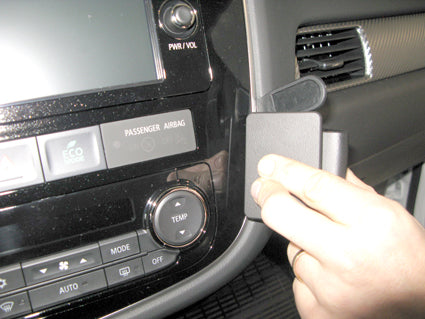 Brodit ProClip 854817 voor Mitsubishi Outlander 2013-2021 - montagepositie op dashboard