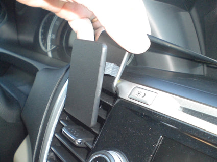 Brodit ProClip 854820 voor Honda Accord Coupé 2013-2014 en Honda Accord 2013-2014 - montagepositie op dashboard