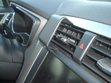 Brodit ProClip 854822 voor Ford Mondeo 2015-2022 en Ford Fusion 2013-2020 - detail van dashboardmontage