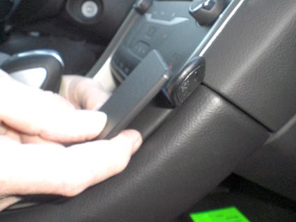 Brodit ProClip 854823 voor Ford Mondeo 2015-2018 en Ford Fusion 2013-2020 - ProClip geplaatst in het voertuig