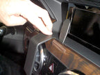 Brodit ProClip 854825 voor Mercedes Benz GLK-Class 2013-2015 - detail van dashboardmontage