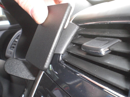 Brodit ProClip 854828 voor Nissan Altima 2013-2015 - ProClip geplaatst in het voertuig