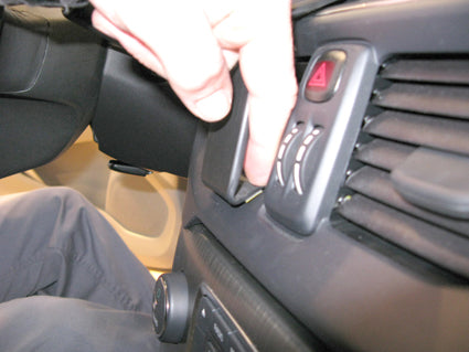 Brodit ProClip 854861 voor Volvo V40 2013-2020 - detail van dashboardmontage