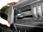 Brodit ProClip 854869 voor Toyota Auris Full Hybrid 2013-2015 en Toyota Auris 2013-2015 - montagepositie op dashboard