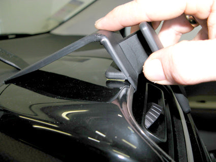 Brodit ProClip 854871 voor Mitsubishi Space Star 2013-2024 en Mitsubishi Mirage 2013-2024 - detail van dashboardmontage