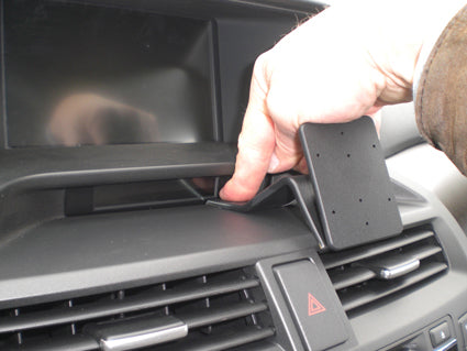 Brodit ProClip 854888 voor Honda Accord Crosstour 2013-2017 - detail van dashboardmontage