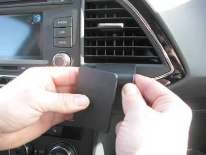 Brodit ProClip 854890 voor Seat Leon 2013-2020 - ProClip geplaatst in het voertuig
