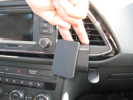 Brodit ProClip 854890 voor Seat Leon 2013-2020 - detail van dashboardmontage