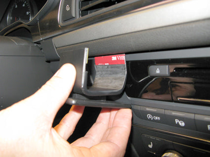 Brodit ProClip 854892 voor Audi S6 2011-2018 en Audi A6 2011-2018 - montagepositie op dashboard