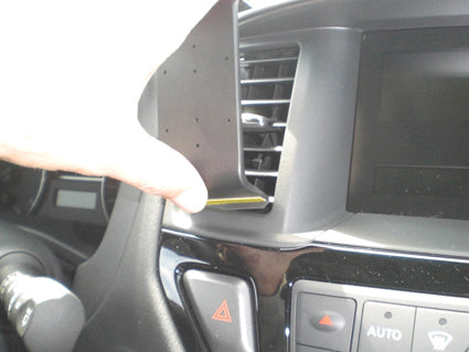 Brodit ProClip 854895 voor Nissan Pathfinder 2013-2021 - montagepositie op dashboard