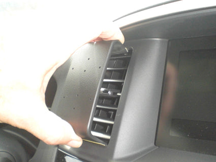 Brodit ProClip 854895 voor Nissan Pathfinder 2013-2021 - detail van dashboardmontage