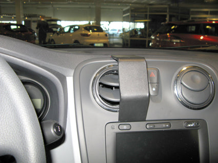 Brodit ProClip 854897 voor Dacia Sandero 2013-2021 en Dacia Logan 2013-2021 - installatiepositie