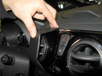 Brodit ProClip 854899 voor Dacia Lodgy 2013-2014 - detail van dashboardmontage