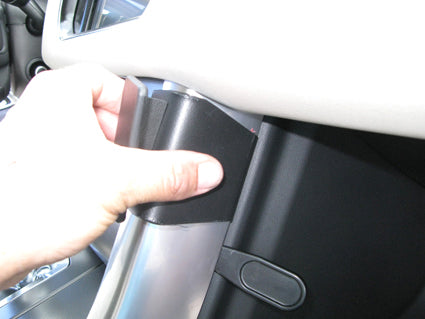 Brodit ProClip 854938 voor Land Rover Range Rover Sport 2014-2022 - detail van dashboardmontage