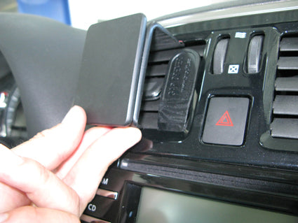 Brodit ProClip 854944 voor Nissan Micra 2014-2017 - detail van dashboardmontage
