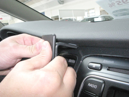 Brodit ProClip 854948 voor Kia Carens IV 2014-2020 - montagepositie op dashboard
