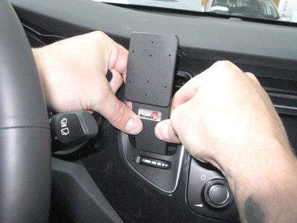 Brodit ProClip 854948 voor Kia Carens IV 2014-2020 - detail van dashboardmontage