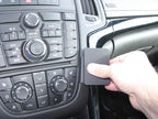 Brodit ProClip 854951 voor Opel Cascada 2014-2019 - detail van dashboardmontage