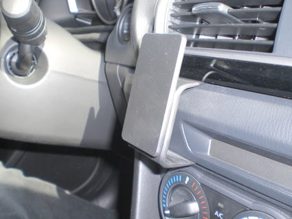 Brodit ProClip 854966 voor Mazda 3 2014-2018 - detail van dashboardmontage