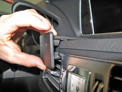 Brodit ProClip 854974 voor Mercedes Benz E-Class, Coupé 2014-2017 en Mercedes Benz E-Class, Convertible 2014-2017 - ProClip geplaatst in het voertuig