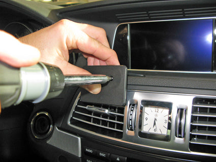 Brodit ProClip 854974 voor Mercedes Benz E-Class, Coupé 2014-2017 en Mercedes Benz E-Class, Convertible 2014-2017 - detail van dashboardmontage