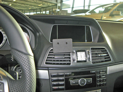 Brodit ProClip 854974 voor Mercedes Benz E-Class, Coupé 2014-2017 en Mercedes Benz E-Class, Convertible 2014-2017 - installatiepositie