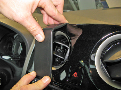 Brodit ProClip 854978 voor Nissan Note 2013-2019 - detail van dashboardmontage