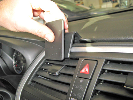 Brodit ProClip 854982 voor Suzuki SX4 S-Cross 2014-2021 - detail van dashboardmontage