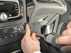 Brodit ProClip 854995 voor Ford Mondeo 2012-2014 - detail van dashboardmontage