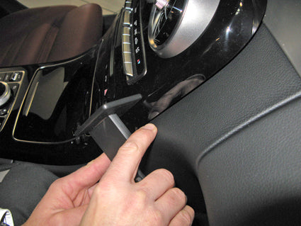 Brodit ProClip 854996 voor Mercedes Benz C-Class (180-320) 2014-2021 - ProClip geplaatst in het voertuig