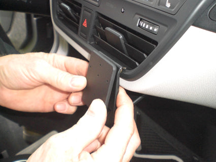 Brodit ProClip 855007 voor BMW i3 2014-2022 - detail van dashboardmontage