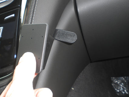 Brodit ProClip 855018 voor Cadillac ELR 2015-2017, Cadillac CTS Coupe 2014-2022 en Cadillac CTS 2014-2019 - detail van dashboardmontage