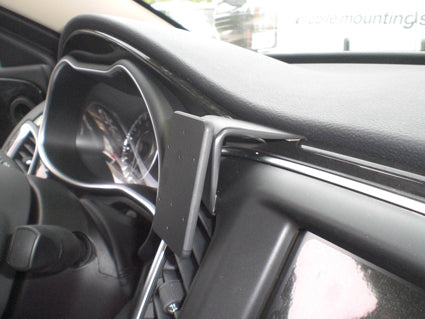 Brodit ProClip 855027 voor Chrysler 200 2015-2017 - detail van dashboardmontage