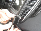 Brodit ProClip 855028 voor Chrysler 200 2015-2017 - detail van dashboardmontage