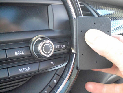 Brodit ProClip 855032 voor Mini Cooper Hardtop 2014-2015 en Mini Cooper 2014-2015 - montagepositie op dashboard