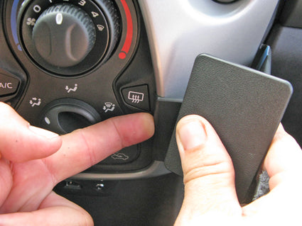 Brodit ProClip 855035 voor Citroen C1 2014-2021, Peugeot 108 2014-2021 en Toyota AYGO 2014-2021 - ProClip geplaatst in het voertuig