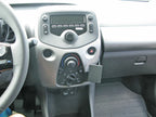 Brodit ProClip 855035 voor Citroen C1 2014-2021, Peugeot 108 2014-2021 en Toyota AYGO 2014-2021 - installatiepositie