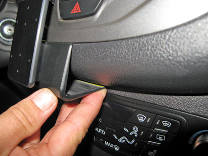 Brodit ProClip 855038 voor Ford Transit Courier 2014-2023 - detail van dashboardmontage