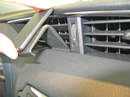 Brodit ProClip 855040 voor Toyota Yaris 2015-2020 - ProClip geplaatst in het voertuig