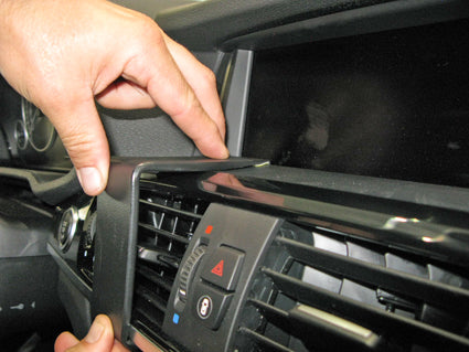 Brodit ProClip 855044 voor BMW X4 2015-2018 en BMW X3 2015-2017 - ProClip geplaatst in het voertuig