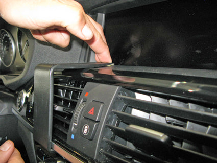 Brodit ProClip 855044 voor BMW X4 2015-2018 en BMW X3 2015-2017 - detail van dashboardmontage