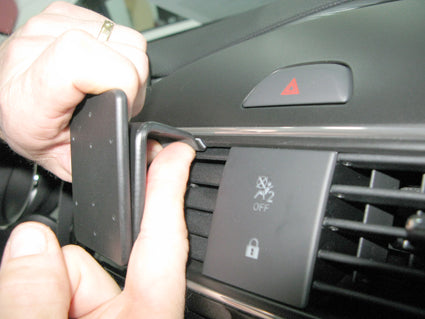 Brodit ProClip 855062 voor Nissan Pulsar 2014-2020 - ProClip geplaatst in het voertuig