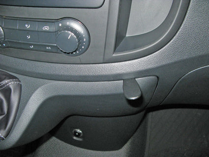 Brodit ProClip 855063 voor Mercedes Benz Vito 2015-2023 - montagepositie op dashboard