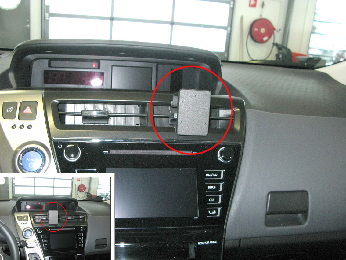 Brodit ProClip 855084 voor Toyota Prius v 2015-2019 en Toyota Prius + 2015-2020 - montagefoto 6