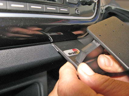 Brodit ProClip 855132 voor Seat Mii 2015-2016, Skoda Citigo 2015-2016 en Volkswagen UP 2015-2016 - ProClip geplaatst in het voertuig
