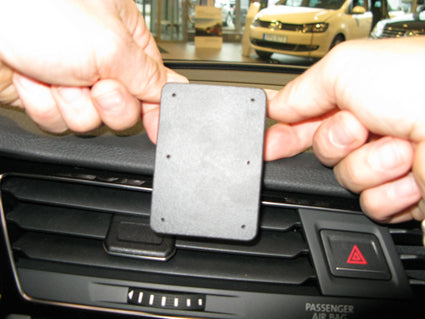 Brodit ProClip 855162 voor Volkswagen Touran 2016-2026 - ProClip geplaatst in het voertuig