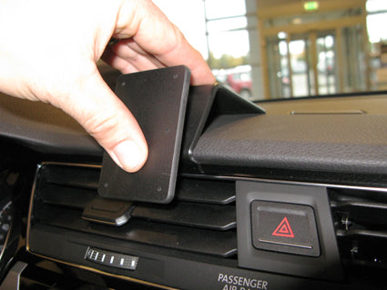 Brodit ProClip 855162 voor Volkswagen Touran 2016-2026 - detail van dashboardmontage