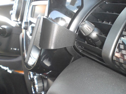 Brodit ProClip 855168 voor Mini One 2016-2018, Mini Cooper Hardtop 2016-2021 en Mini Cooper 2016-2021 - detail van dashboardmontage