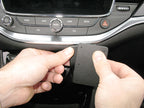 Brodit ProClip 855169 voor Opel Astra 2016-2021 - detail van dashboardmontage