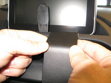 Brodit ProClip 855172 voor Mazda MX-5 2016-2024 en Mazda Miata 2016-2024 - detail van dashboardmontage